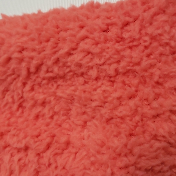 STUDIO D HOME DECOR POM POM BLANKET - Picture 4 of 6